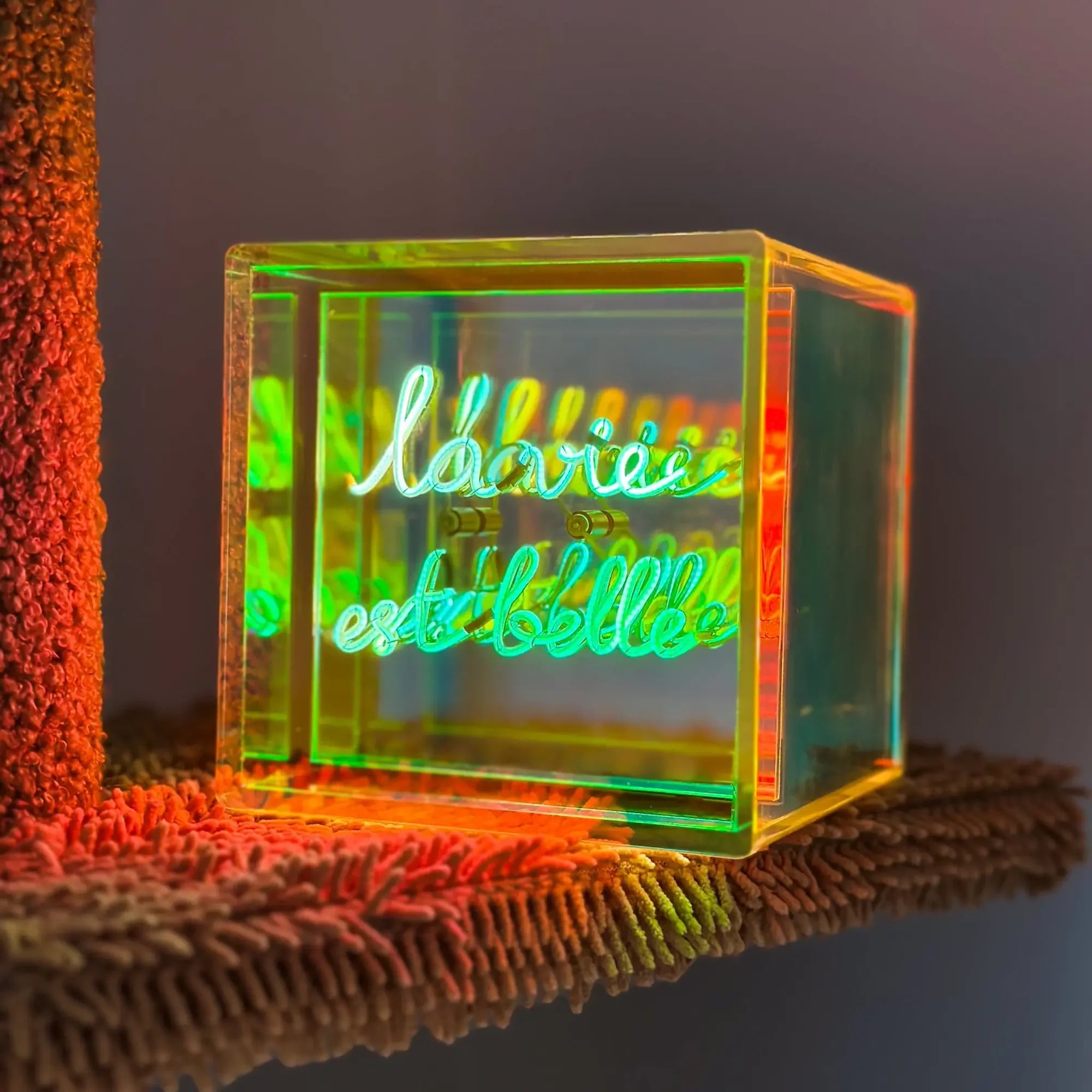 La Vie Est Belle - Light Cube