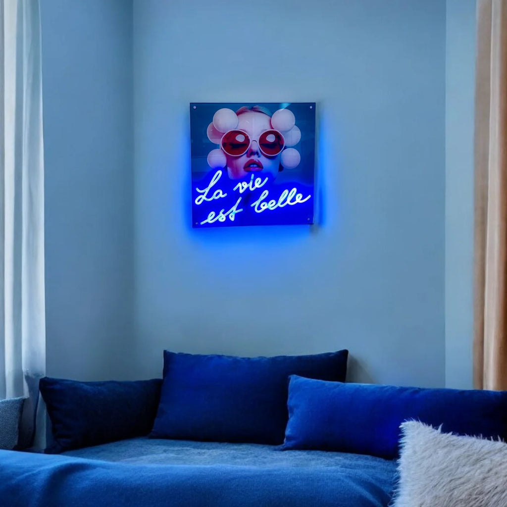 MITB - La Vie Est Belle Light Frame