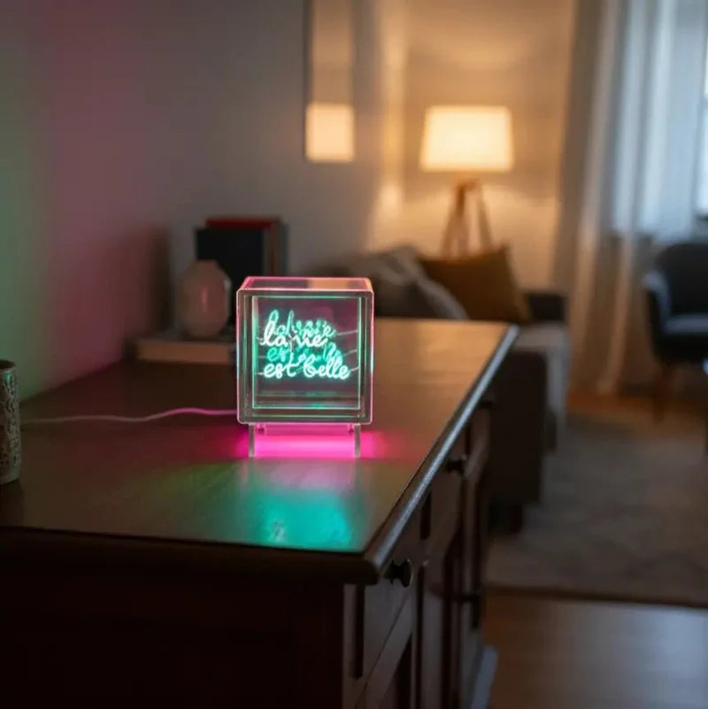 La Vie Est Belle - Light Cube