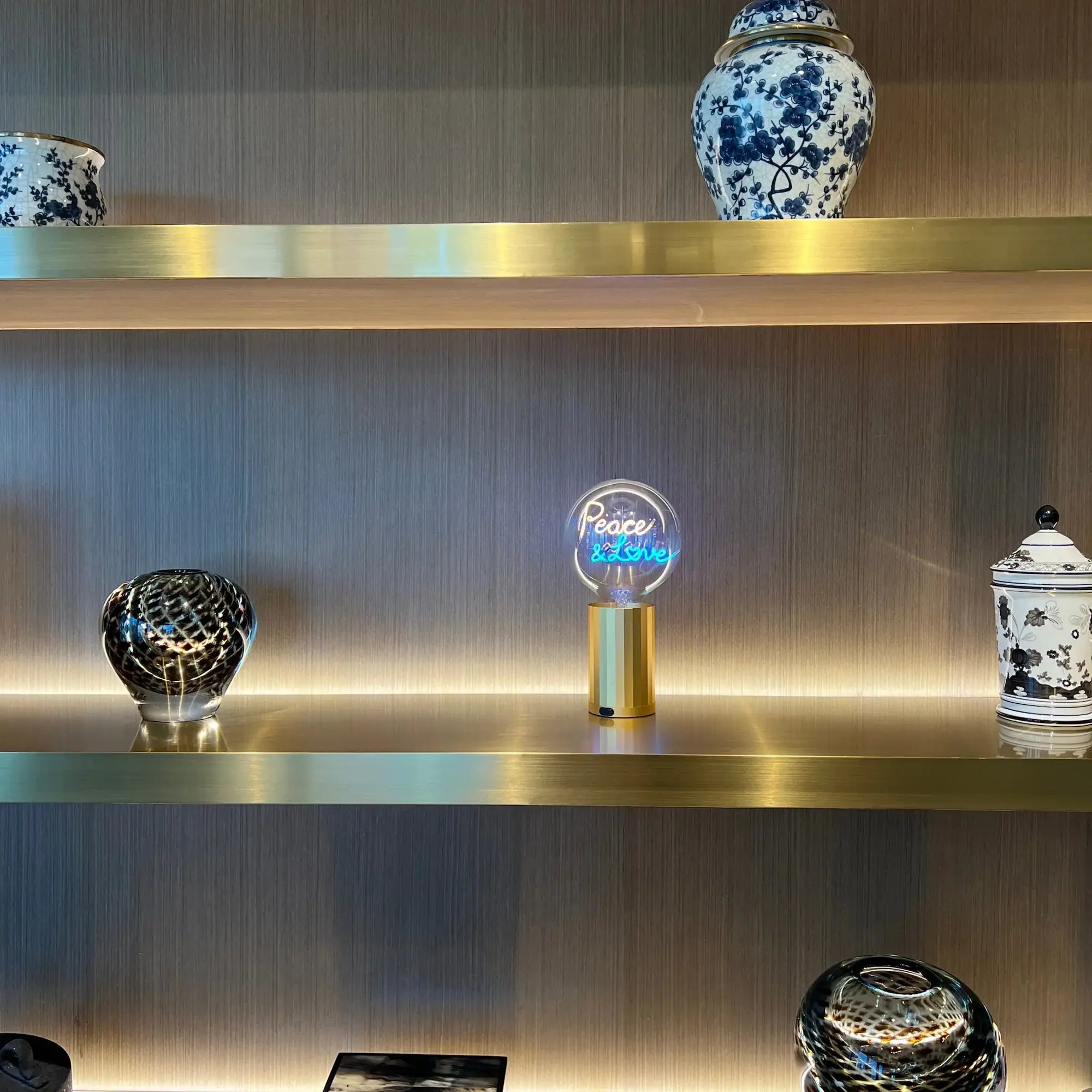 Peace & Love - Wireless Bulb