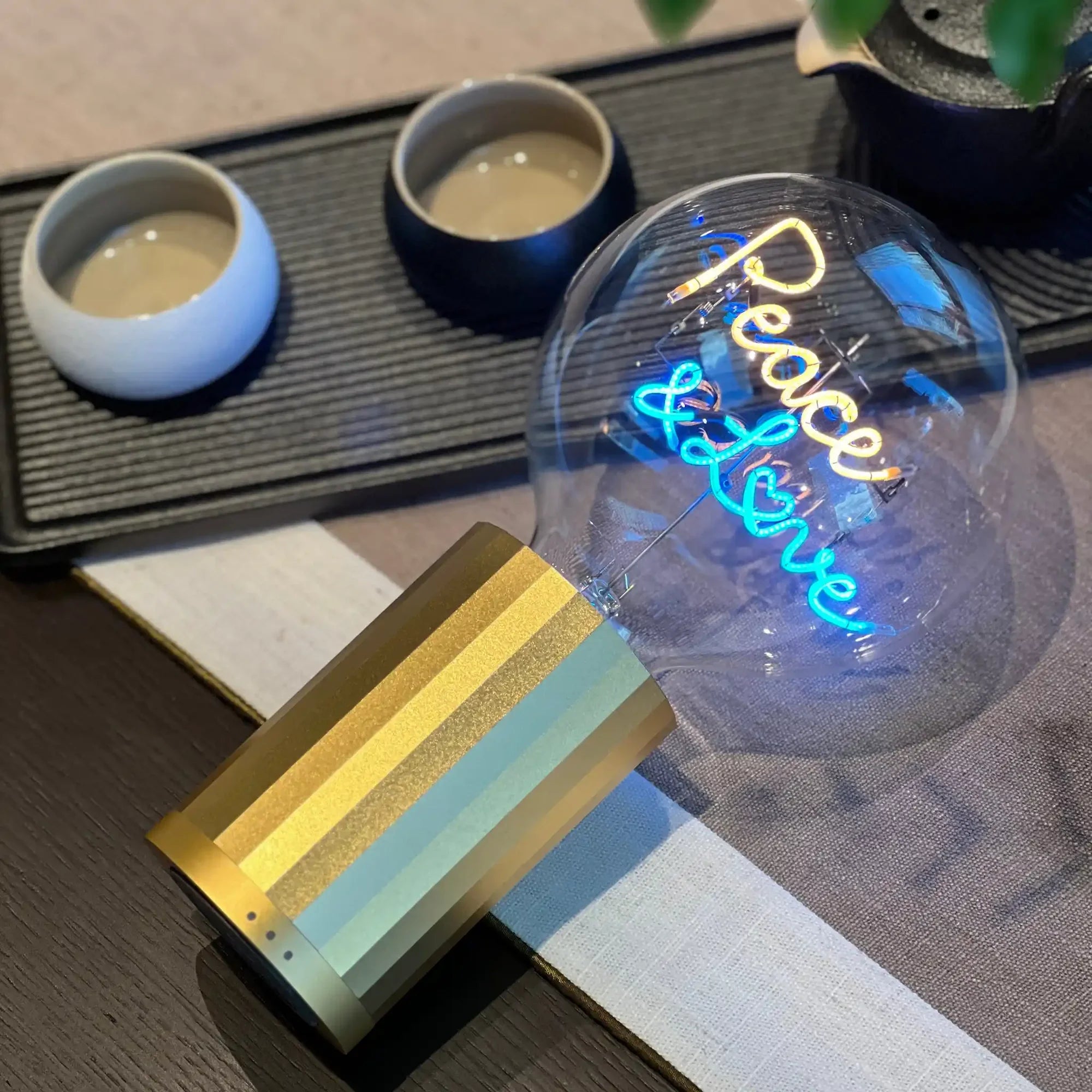 Peace & Love - Wireless Bulb