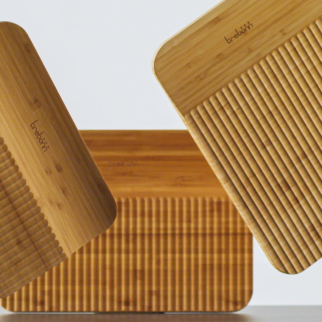 Wave – Bamboo Cutting Board with Cutting Guide Pattern and Food Collection Channel