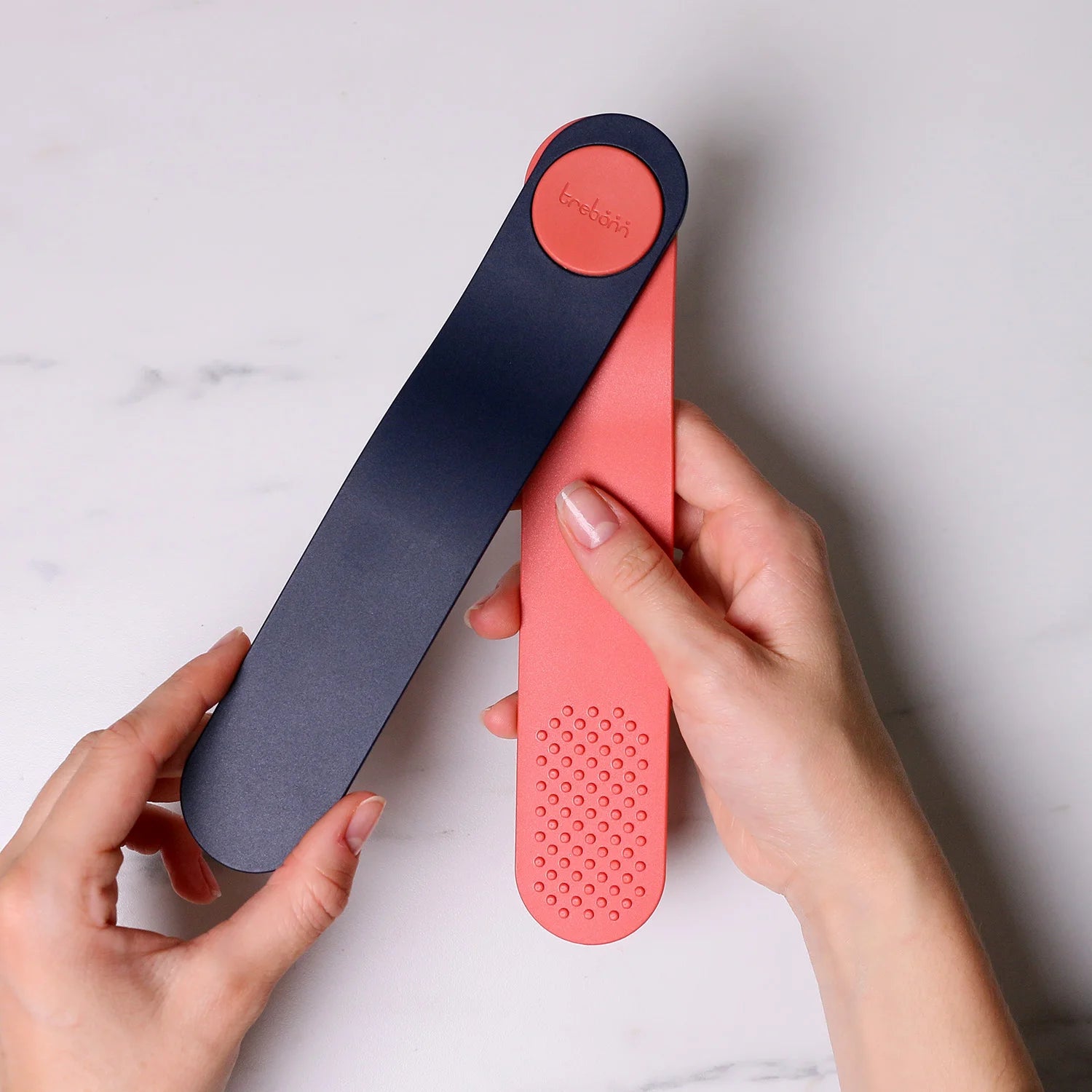 Twist – Tongs and Spatula in One Product