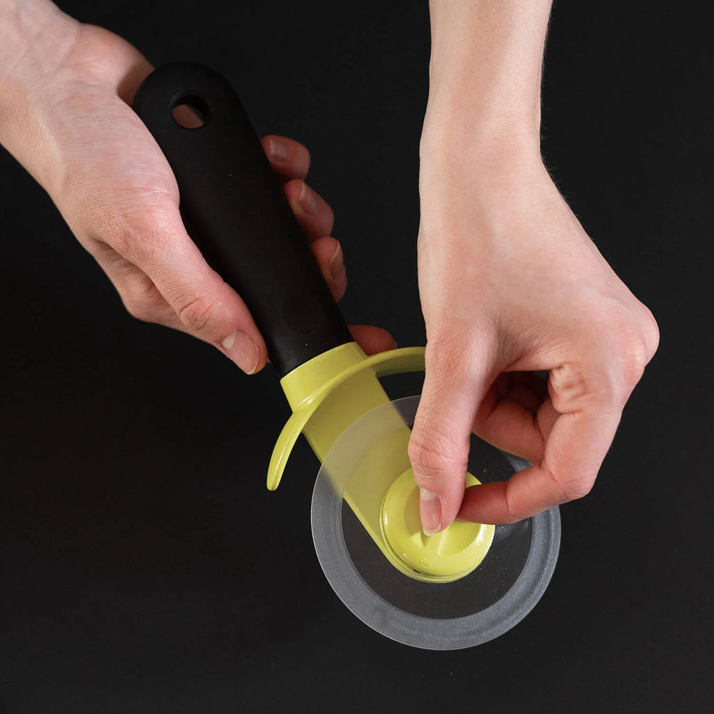WILLY – Pizza Cutter Wheel with Ergonomic Handle