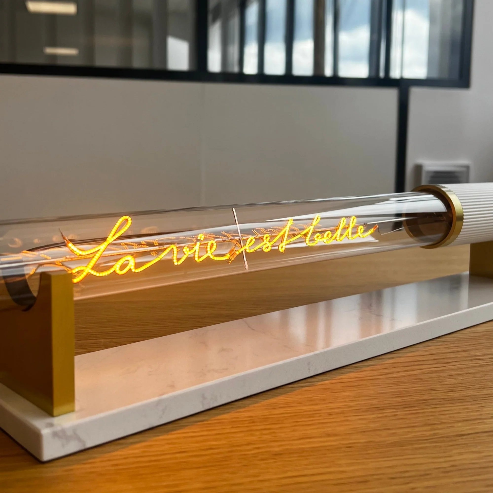 MITB - La Vie Est Belle - Light Tube